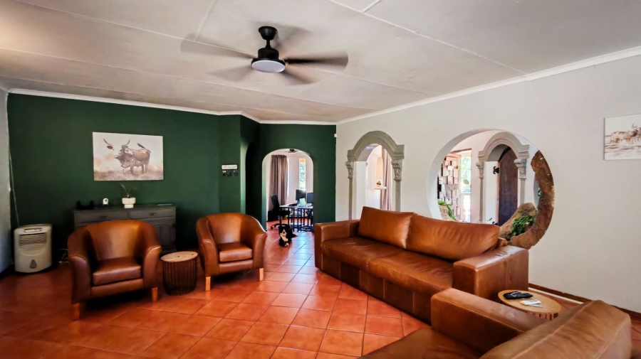 6 Bedroom Property for Sale in Hartbeespoort North West